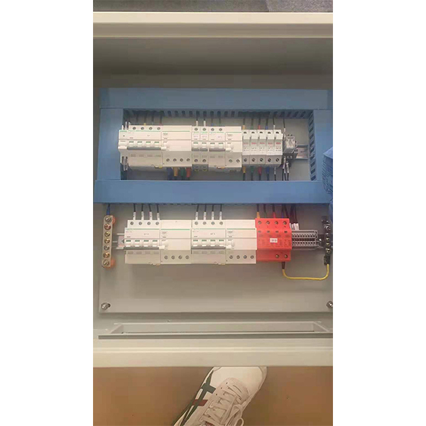 電涌保護(hù) 器