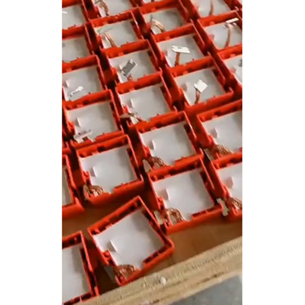 浪涌保護(hù)器上端斷路 器