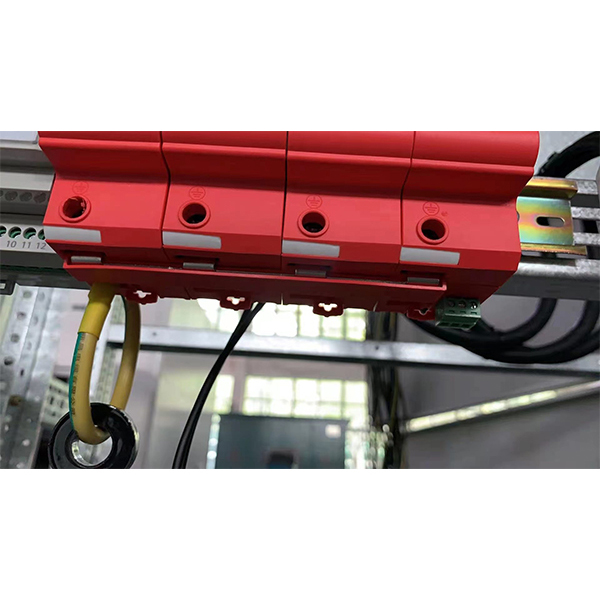 浪涌保護(hù)器